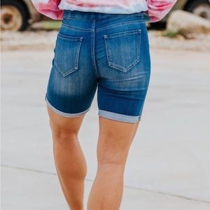 NWOT Cello size M women’s short